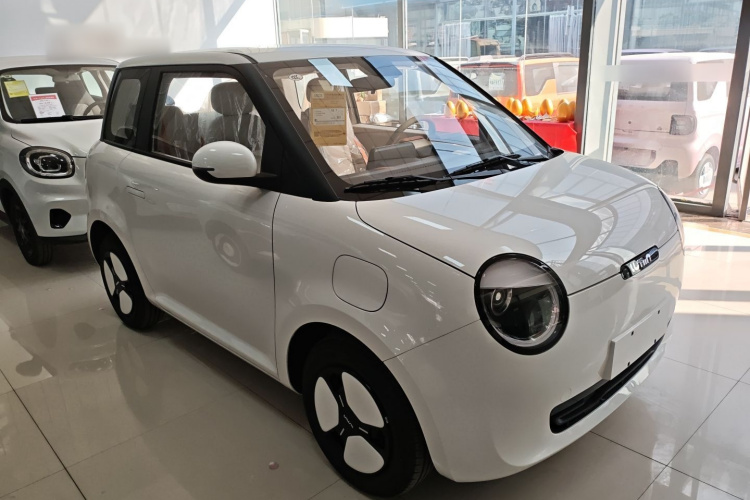 长安启源 长安Lumin 2025款 301km 蜜沁款车身外观3