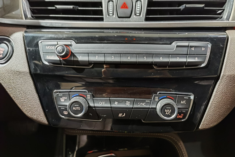 宝马X1 2018款 sDrive18Li 尊享型中控内饰7005