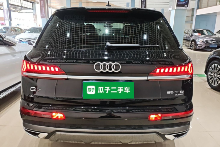 奥迪Q7 2022款 55 TFSI quattro S line运动型车身外观6