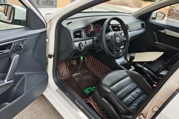 大众 朗行 2013款 1.4TSI 手动豪华型中控内饰20