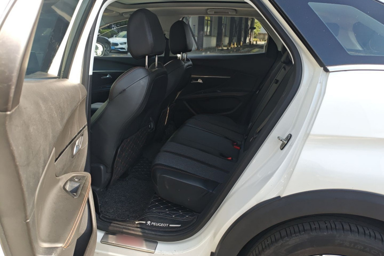 标致4008 2017款 350THP 精英版中控内饰7004