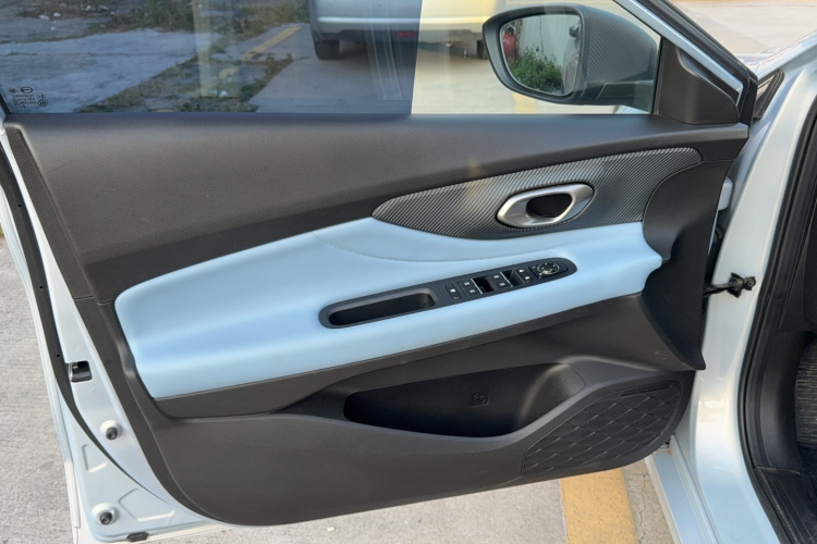 广汽传祺 2023款 影豹H 高能混动版中控内饰7004