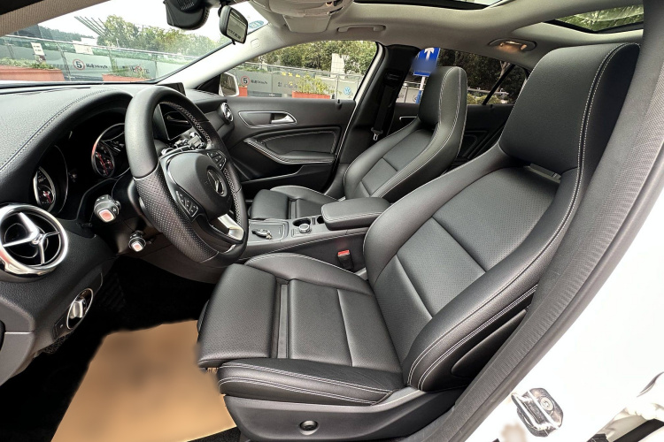 奔驰GLA 2018款 GLA 200 时尚型中控内饰7003