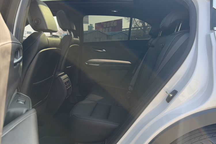 凯迪拉克XT4 2018款 28T 两驱领先型中控内饰7002