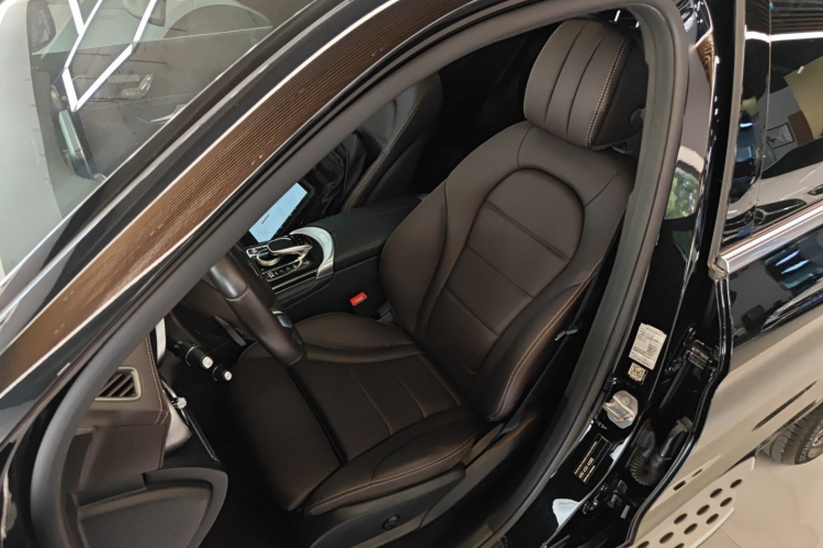 奔驰GLC 2019款 GLC 260 L 4MATIC 动感型中控内饰19