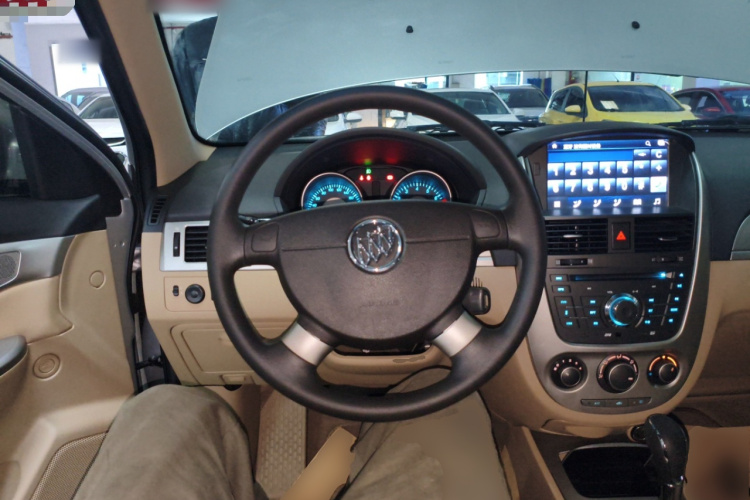 别克 凯越 2013款 1.5L 自动经典型中控内饰13