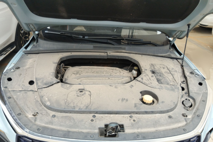 宝骏RS-3 2020款 1.5L 手动智能豪华型机舱底盘24