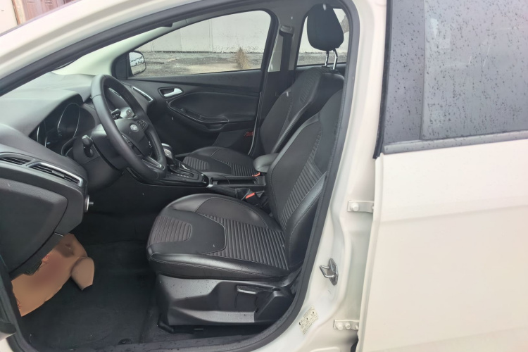 福特 福克斯 2018款 两厢经典 1.6L 自动风尚型智行版中控内饰7002