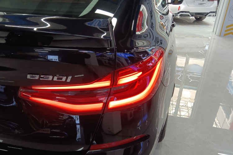 宝马6系GT 2022款 630i 豪华设计套装车身外观9