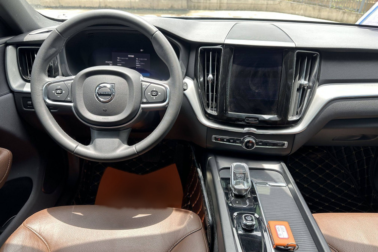 沃尔沃XC60 2022款 B5 四驱智逸豪华版中控内饰7001