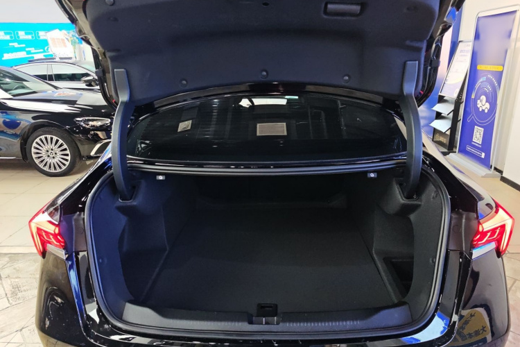 别克 君越 2025款 28T 白金版机舱底盘23