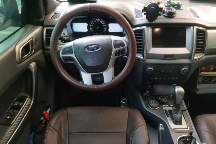 福特 撼路者 2017款 2.0T 汽油自动四驱豪华版 7座中控内饰13