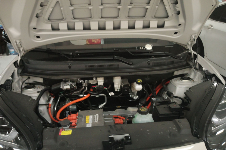 五菱汽车 五菱缤果 2025款 333km 灵犀互联款机舱底盘24