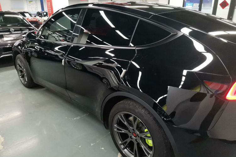 特斯拉 Model Y 2023款 后轮驱动版车身外观4