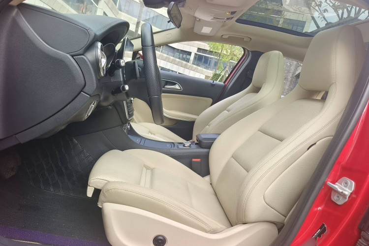 奔驰GLA 2016款 GLA 220 4MATIC 时尚型中控内饰7001