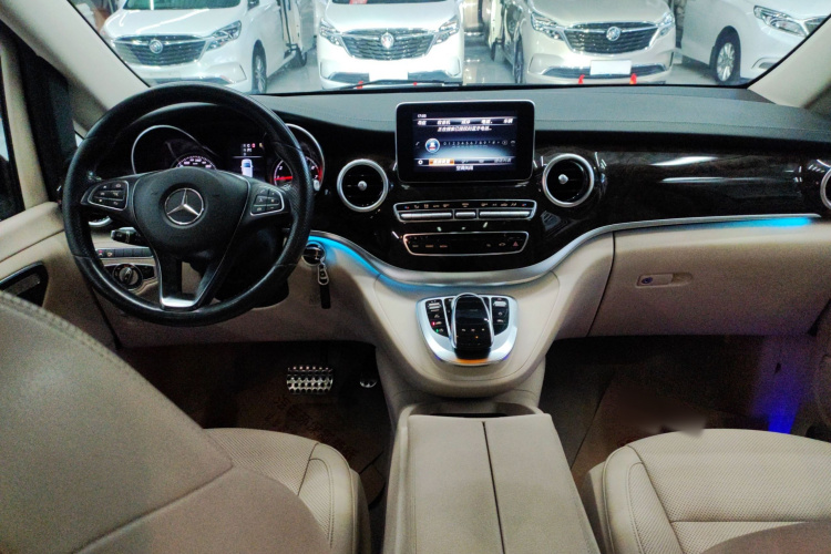 奔驰V级 2018款 V 260 尊贵版 国VI中控内饰12