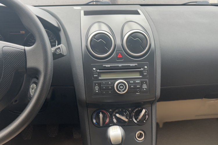 日产 逍客 2012款 1.6XE 风 5MT 2WD中控内饰7003