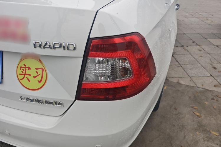 斯柯达 昕锐 2016款 1.4L 手动前行版车身外观9