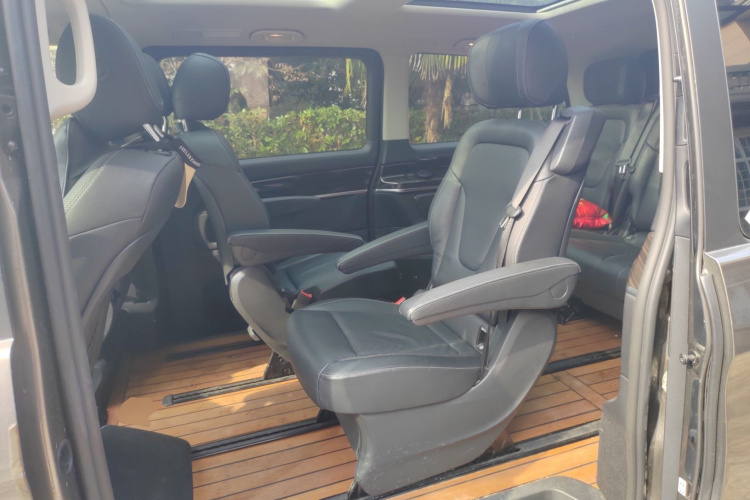 奔驰V级 2017款 V 260 领航版中控内饰21