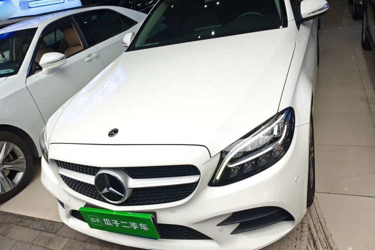 奔驰C级 2020款 改款 C 260 L 运动版车身外观2