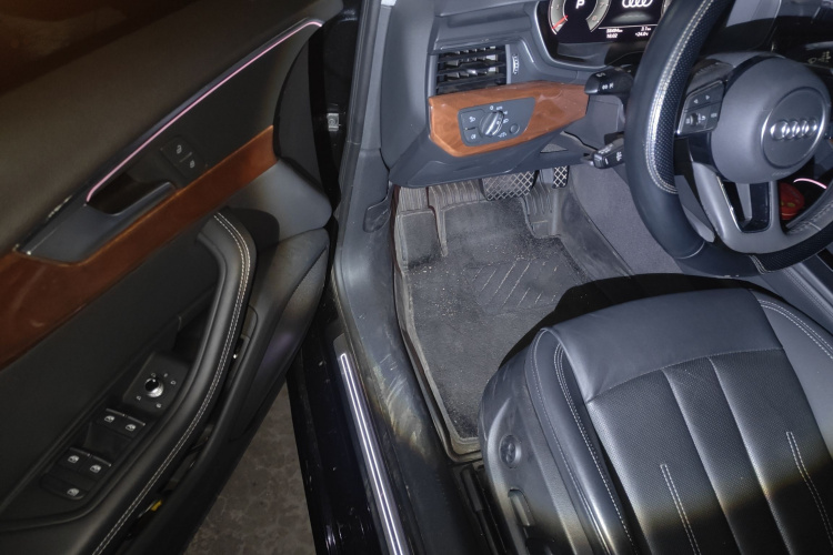 奥迪A4L 2020款 40 TFSI 豪华致雅型中控内饰20