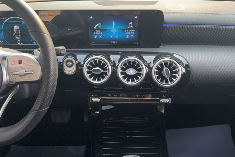 奔驰A级 2020款 A 180 L 运动轿车局部细节16