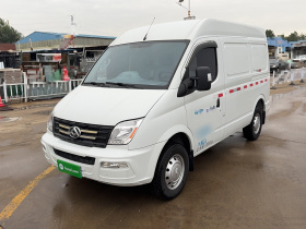 上汽大通MAXUS 新途V80 2021款 2.0T 手动经典城配王短轴中顶3座