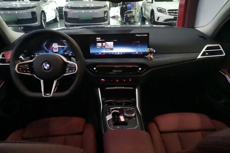 宝马3系 2025款 325Li M运动套装中控内饰7002