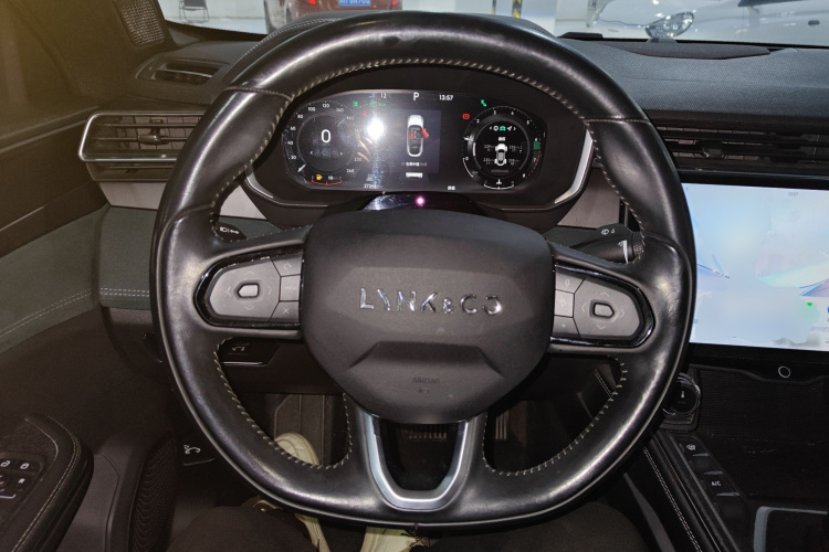 领克05 2023款 2.0TD 两驱耀Pro中控内饰13