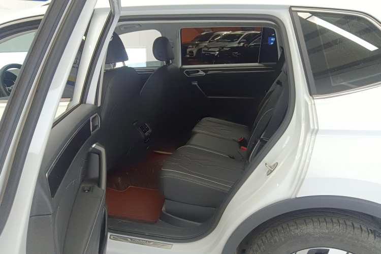 大众 途观L 2023款 300TSI 自动两驱智享版中控内饰21