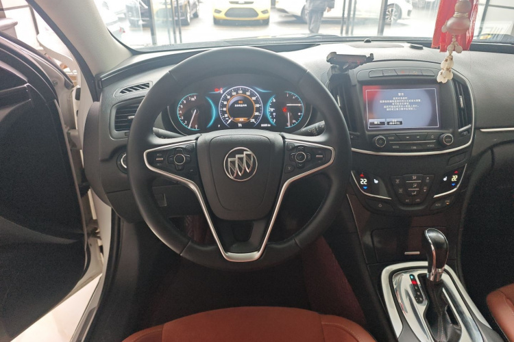 别克 君威 2015款 1.6T 精英技术型中控内饰13