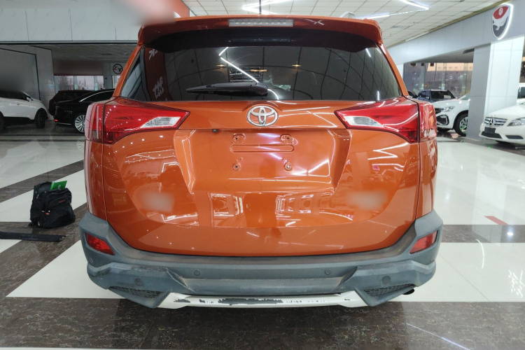 丰田 RAV4荣放 2013款 2.0L CVT四驱风尚版车身外观6