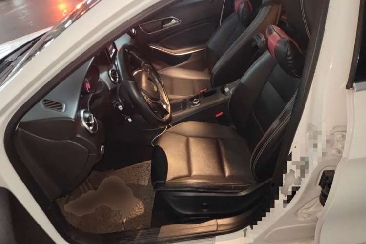 奔驰GLA 2015款 GLA 200 动感型中控内饰19