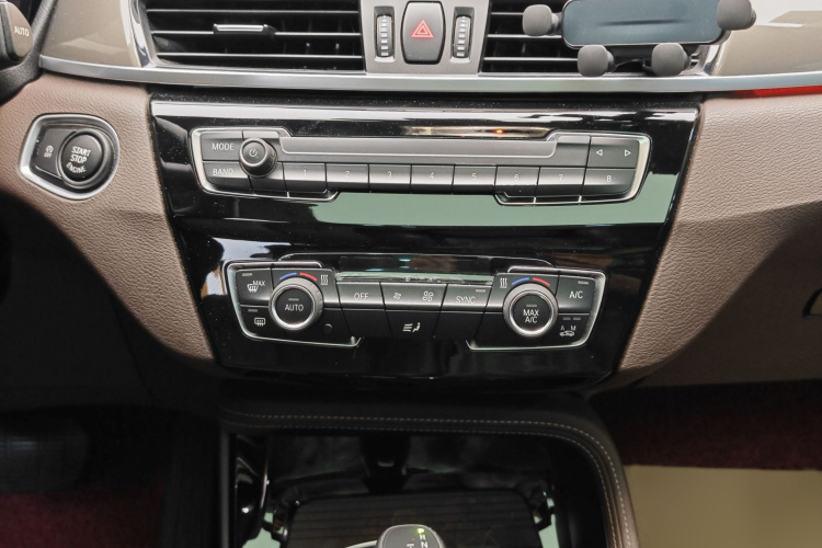 宝马X1 2018款 sDrive18Li 尊享型中控内饰7009