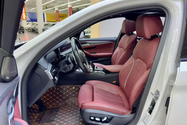 宝马5系 2023款 530Li 尊享型 M运动套装中控内饰7002