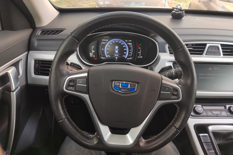 吉利汽车 博越 2016款 2.0L 手动智联型中控内饰13