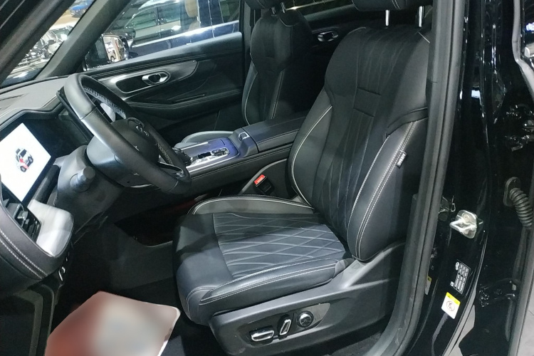 广汽传祺 传祺GS8 2025款 领航系列 2.0TGDI 四驱豪华版 5座中控内饰19