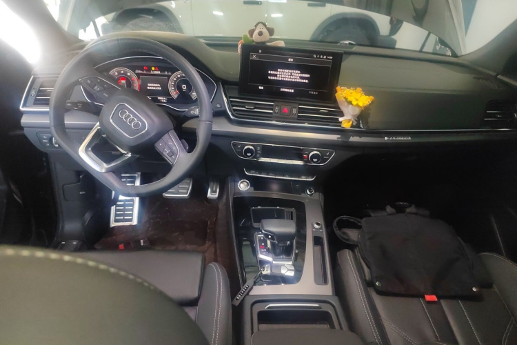 奥迪Q5L 2023款 40T 豪华动感型中控内饰7002