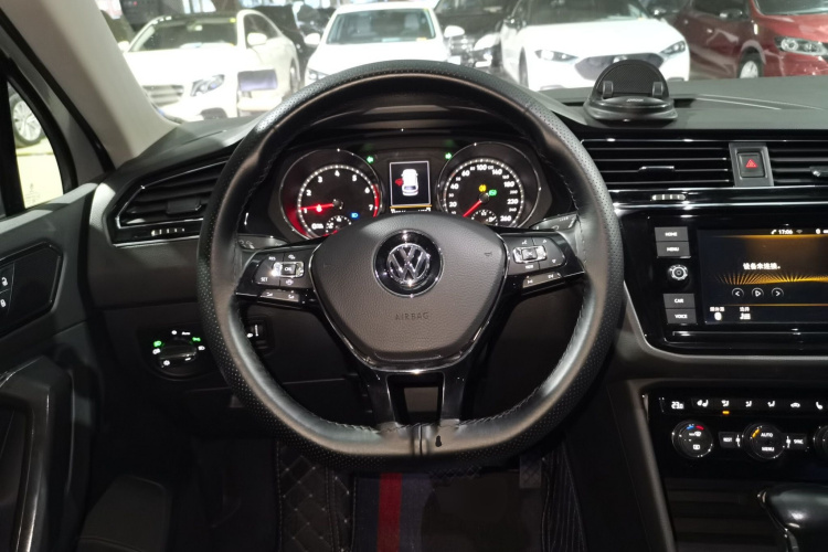 大众 途观L 2018款 改款 330TSI 自动两驱豪华版中控内饰13