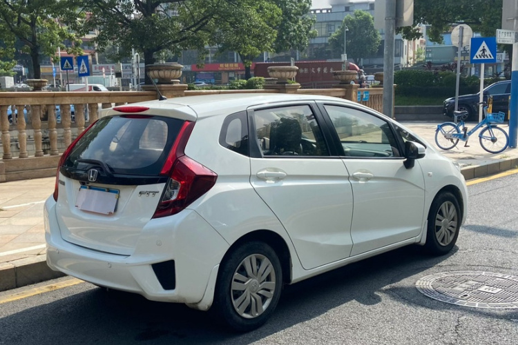 本田 飞度 2016款 1.5L LXS CVT舒适天窗版车身外观6004