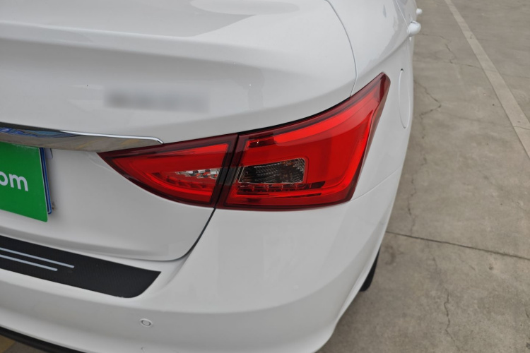 奇瑞 艾瑞泽5 2021款 PRO 1.5L CVT青春版车身外观9