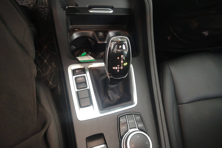 宝马1系 2022款 120i M运动版局部细节18