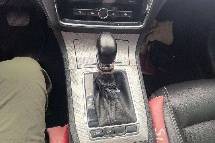 荣威RX5 2019款 20T 两驱自动Ali智联网铂金版局部细节18