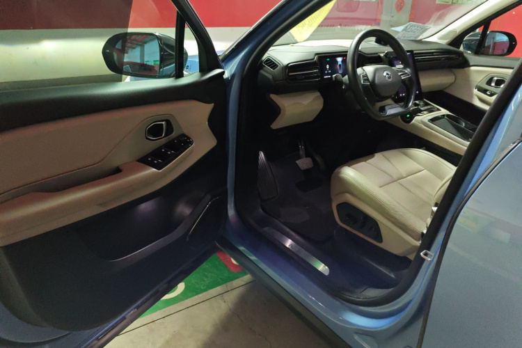 蔚来ES8 2018款 355KM 基准版 七座版中控内饰20