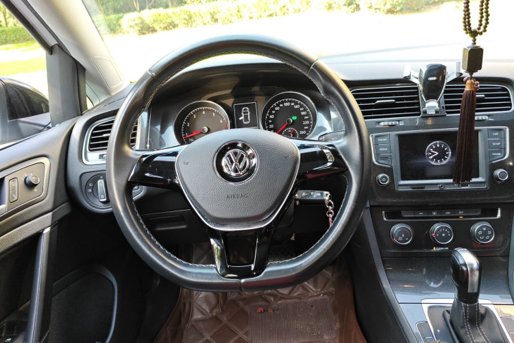 大众 高尔夫 2017款 230TSI 自动舒适百万辆纪念版局部细节13