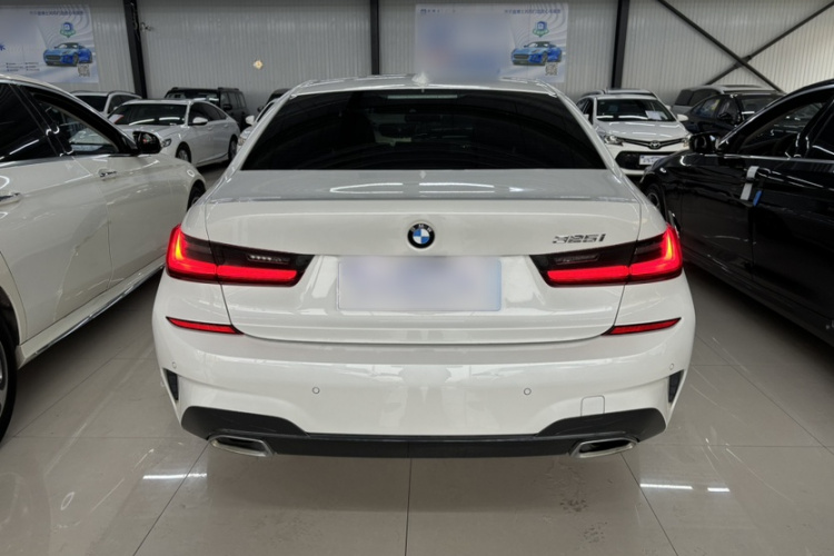 宝马3系 2022款 325i M运动套装车身外观6004