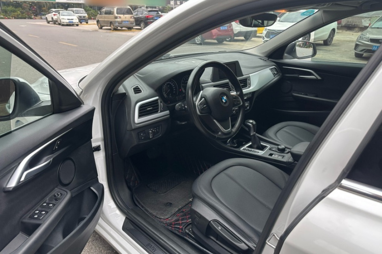 宝马1系 2018款 118i 时尚型中控内饰7002