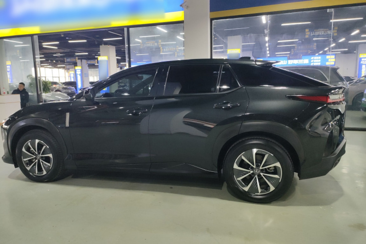 雷克萨斯RZ 2023款 450e 四驱纵享版车身外观6003