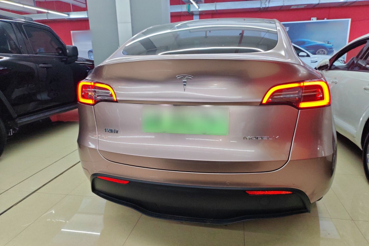 特斯拉 Model Y 2022款 改款 后轮驱动版车身外观6