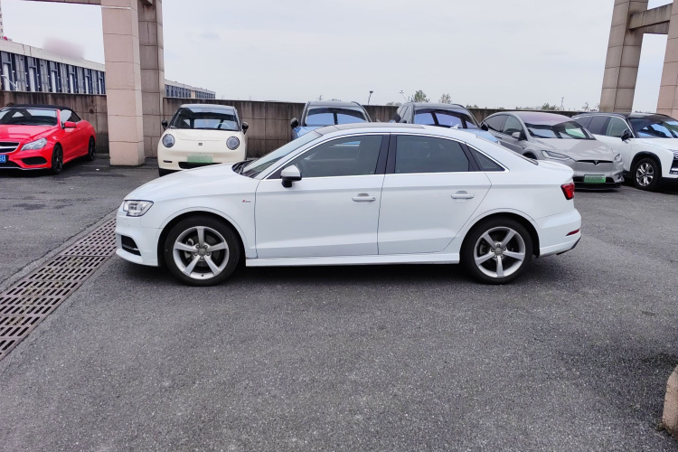 奥迪A3 2018款 30周年年型 Limousine 35 TFSI 时尚型车身外观6004